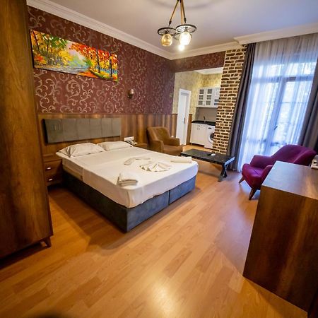 Royal Garden Suite And Hotel Istanbul Exterior photo