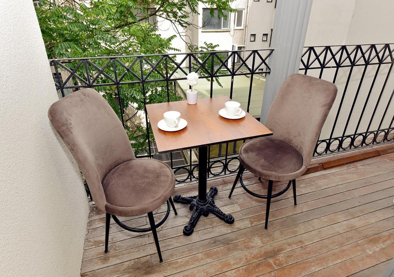 Royal Garden Suite And Hotel Istanbul Exterior photo