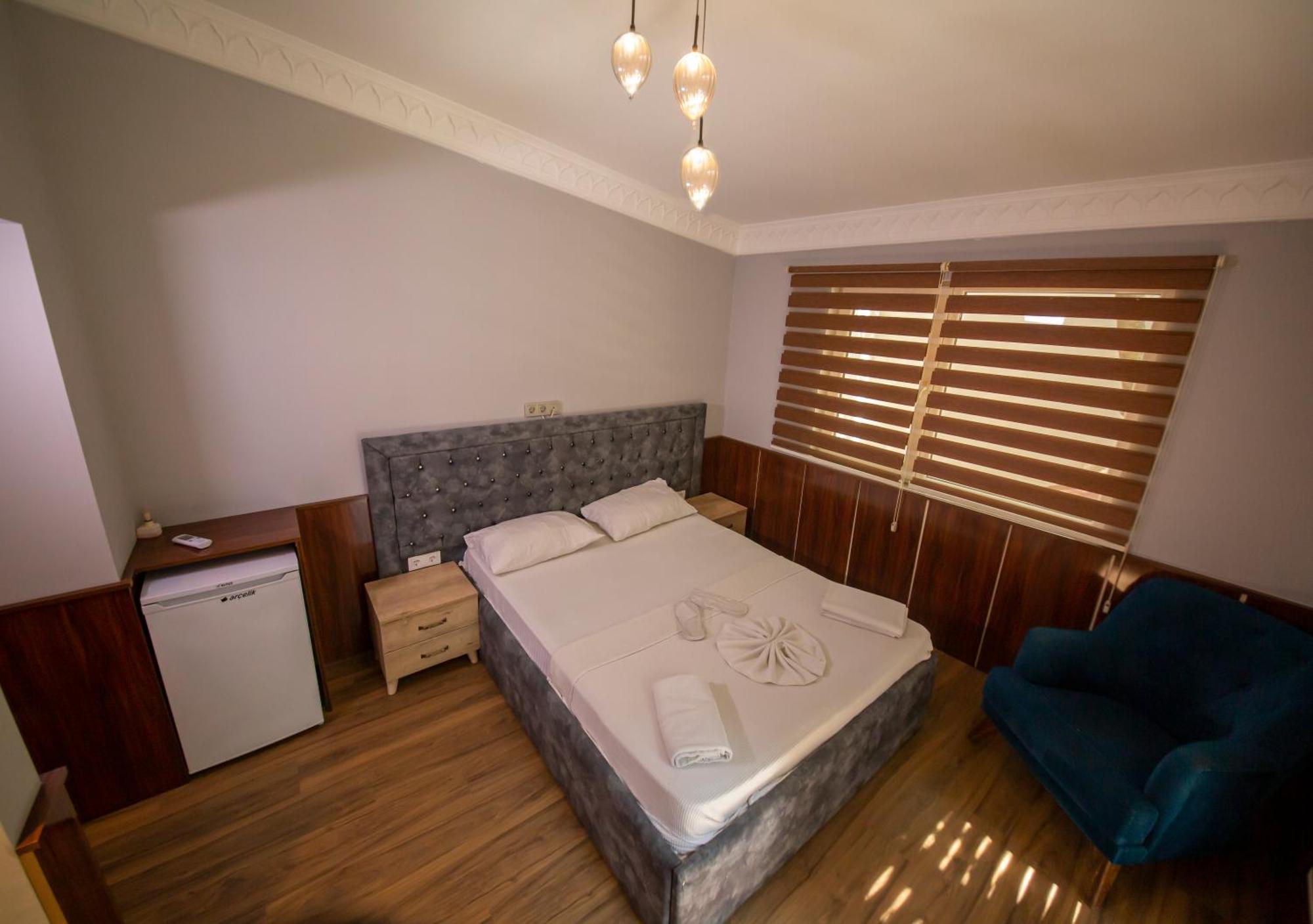 Royal Garden Suite And Hotel Istanbul Exterior photo