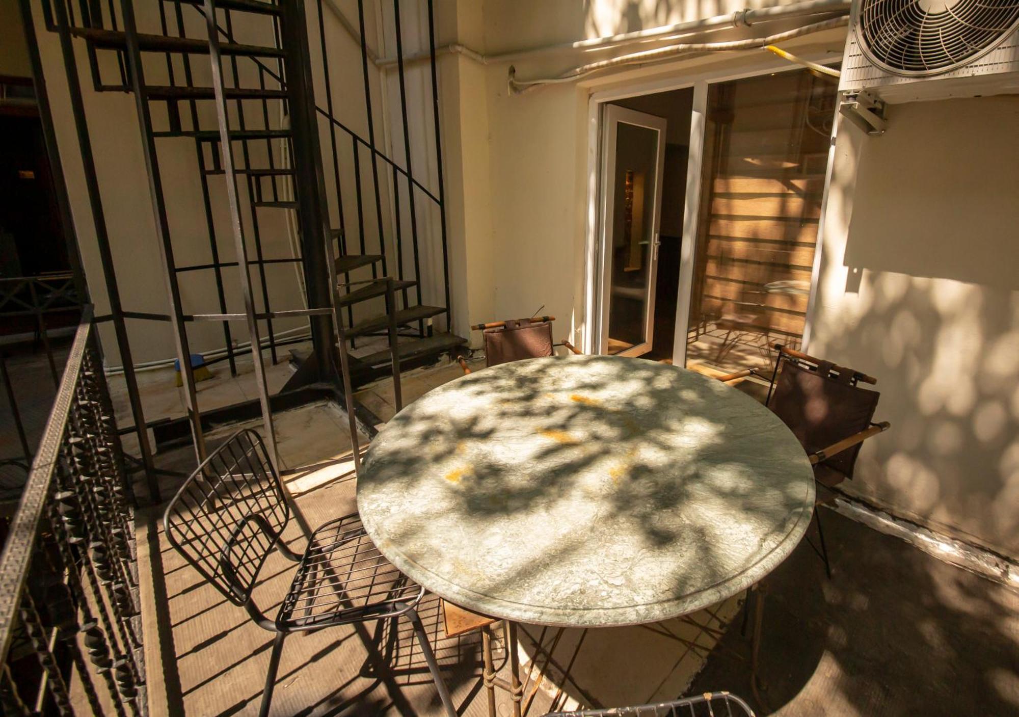 Royal Garden Suite And Hotel Istanbul Exterior photo