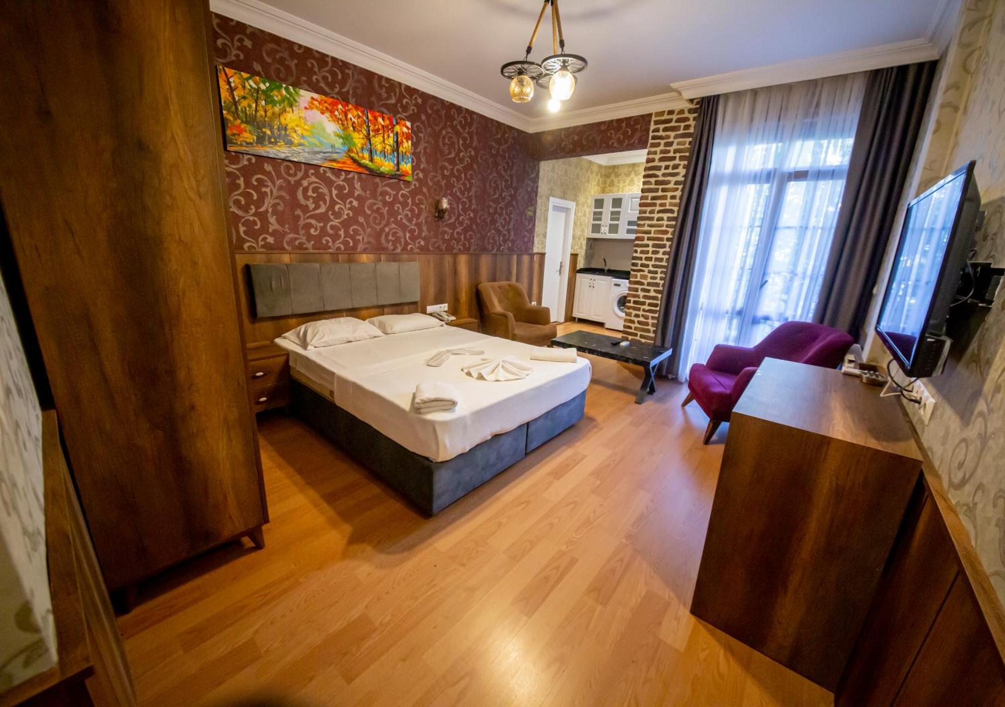 Royal Garden Suite And Hotel Istanbul Exterior photo