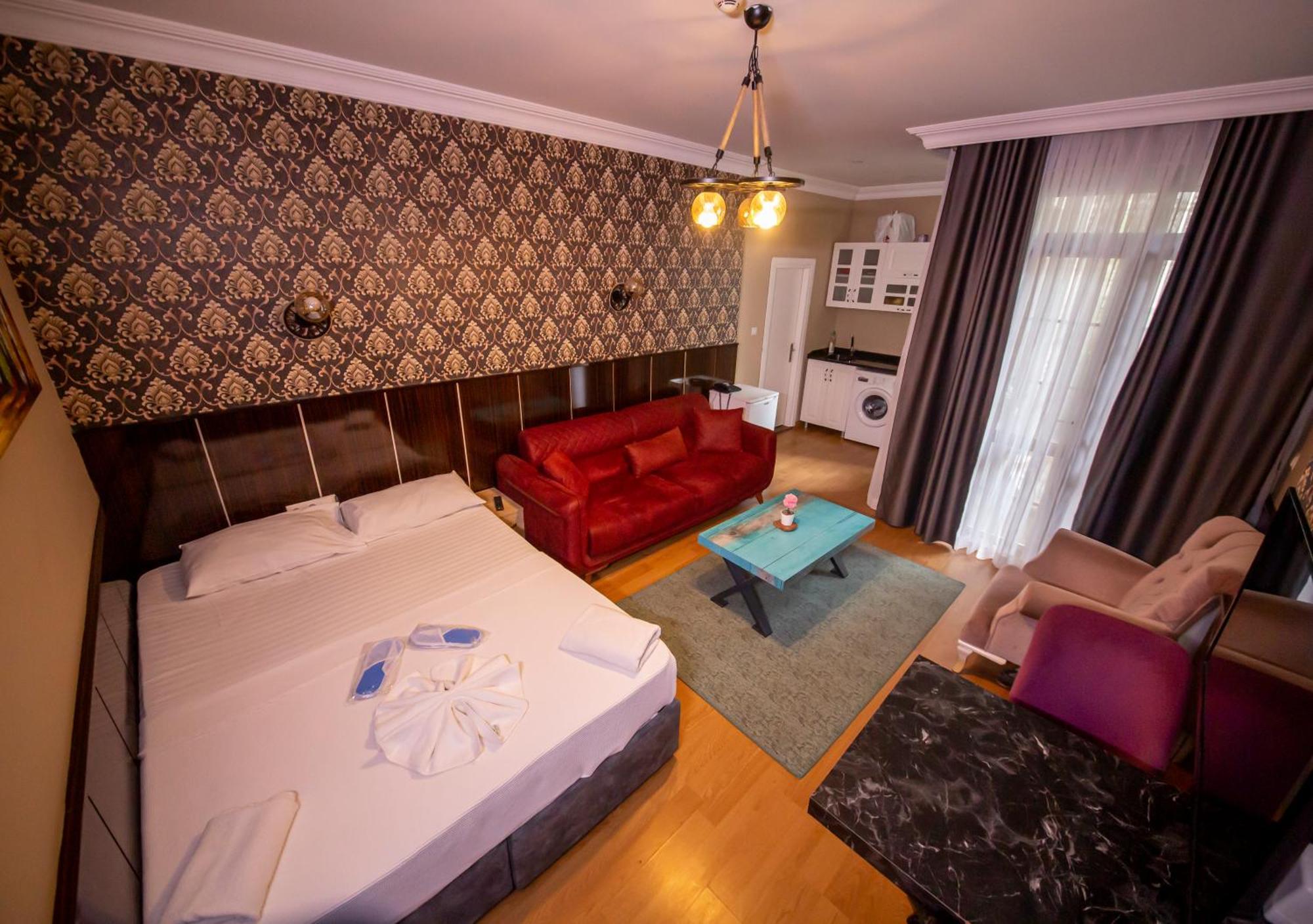 Royal Garden Suite And Hotel Istanbul Exterior photo