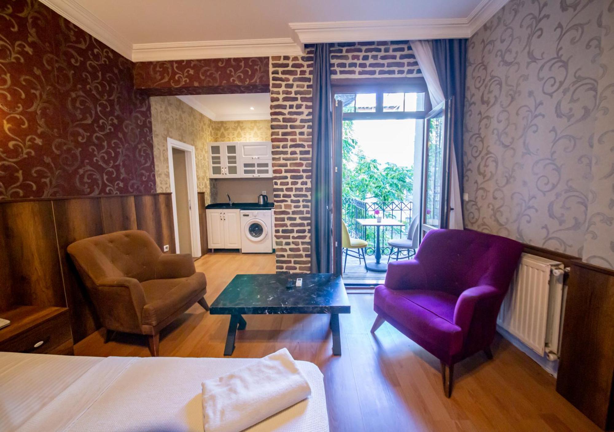 Royal Garden Suite And Hotel Istanbul Exterior photo