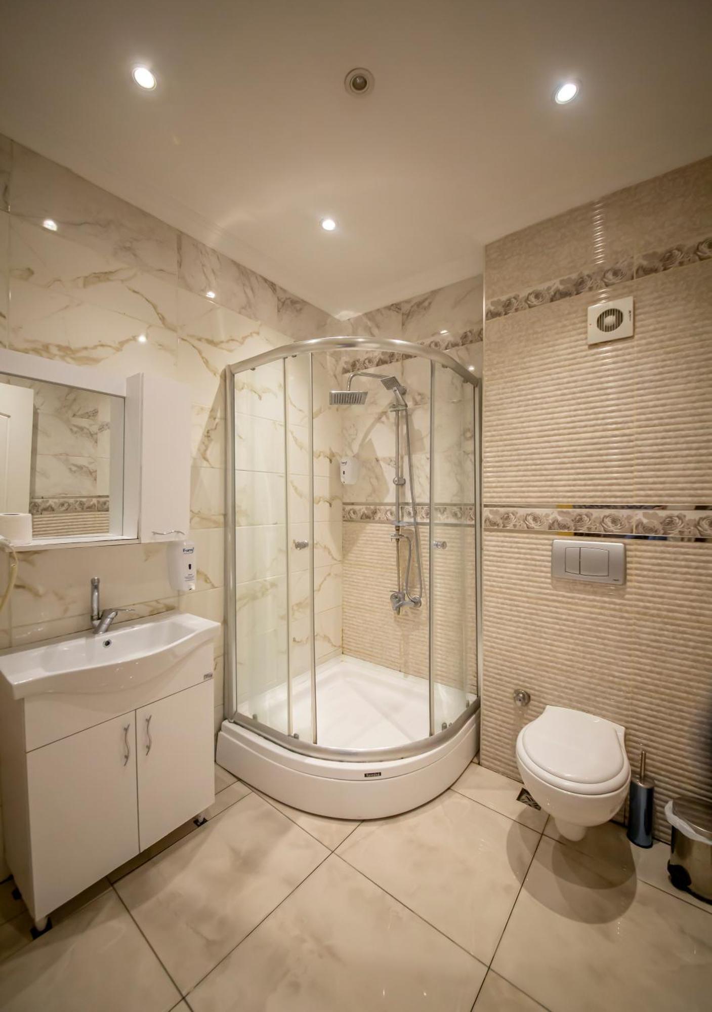 Royal Garden Suite And Hotel Istanbul Exterior photo