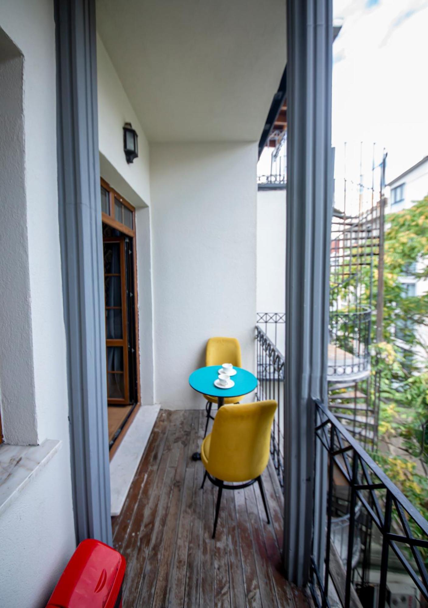Royal Garden Suite And Hotel Istanbul Exterior photo