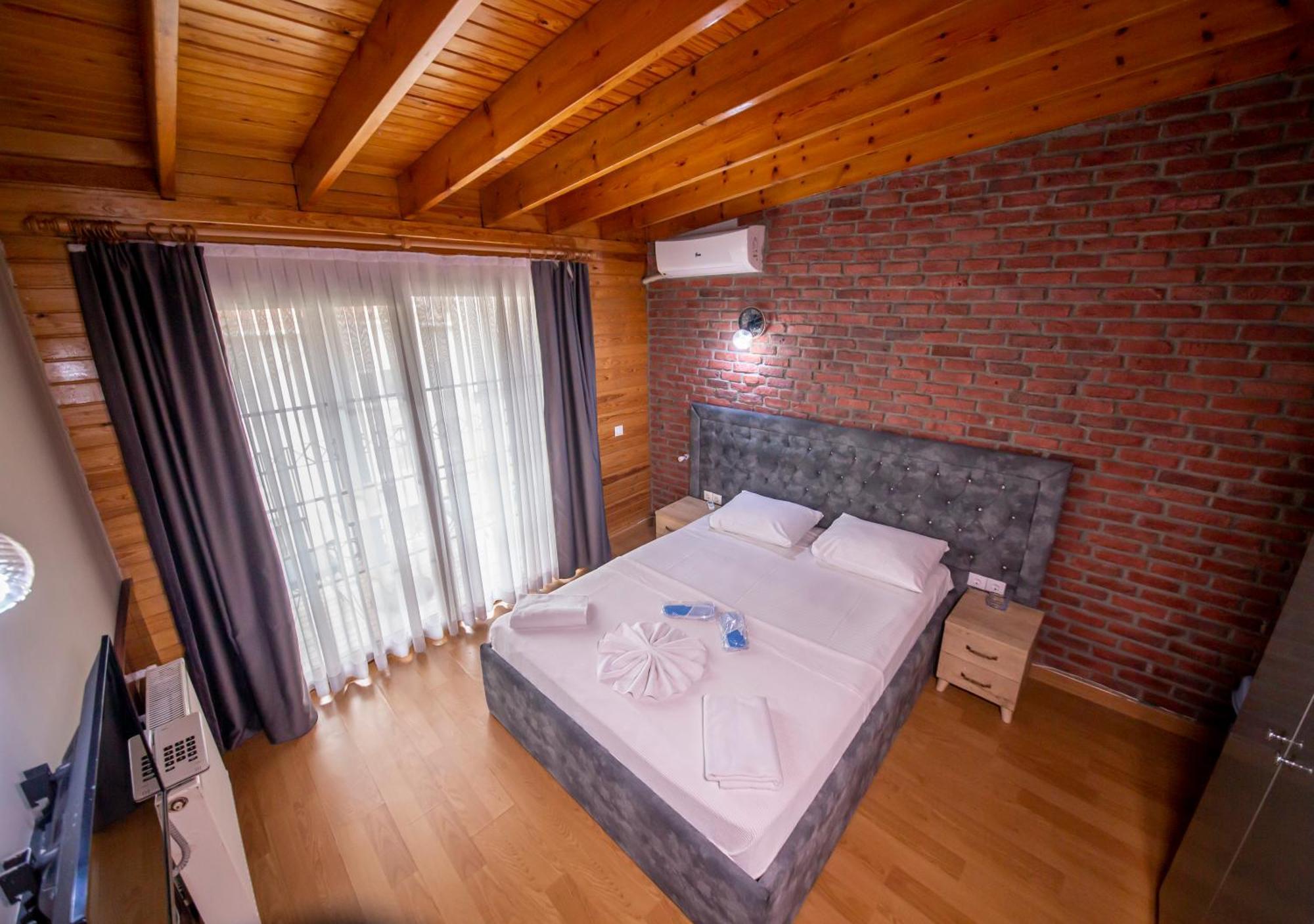 Royal Garden Suite And Hotel Istanbul Exterior photo